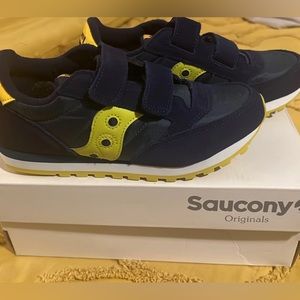Boys New Saucony Sneaker (sz2.5)